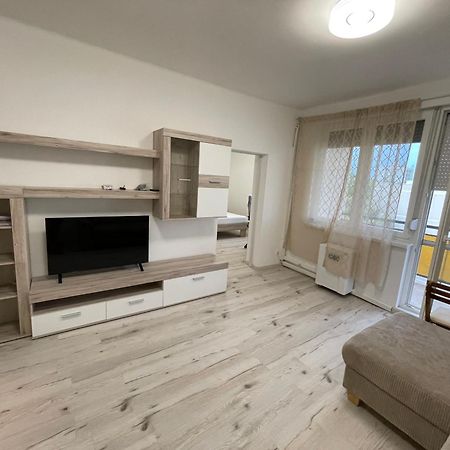 Malompark Apartman With Free Parking Debrecen Exterior photo